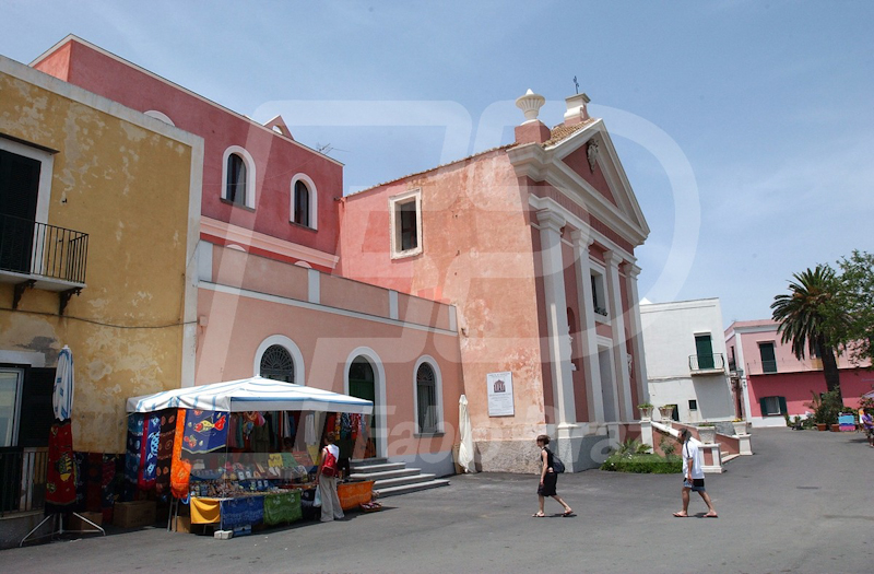 VENTOTENE_CHIESA1_